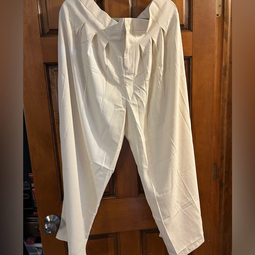 NEW Women’s cream pants Sz XXL new with tags